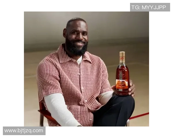 詹姆斯在比赛中饮水机一滴不漏,遭到球迷热议